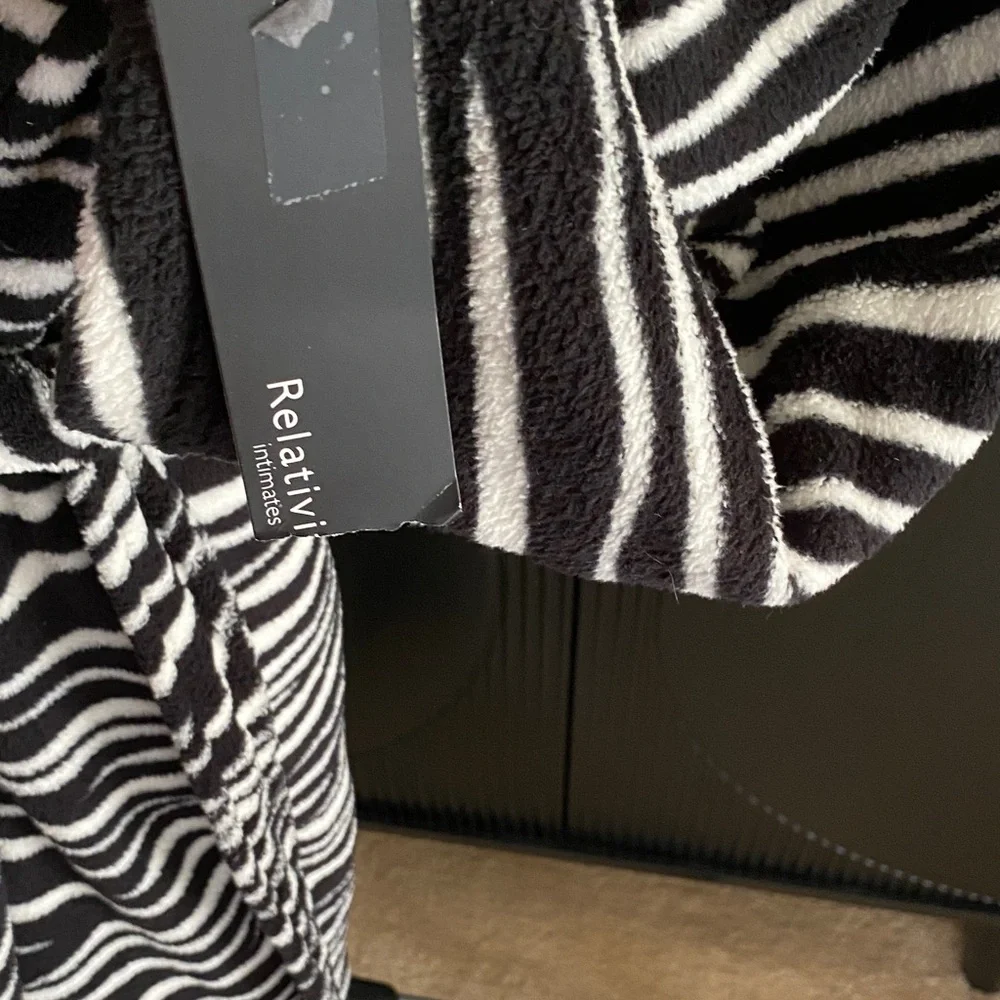 Relativity Zebra Print Hooded Robe - Picture 3 of 5